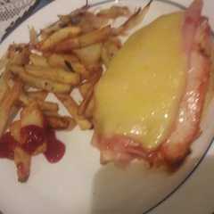 A picture of Churrasco de pollo con papas fritas.
