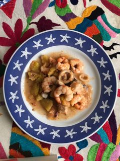 Una foto de Zarzuela de pescado y gambones, low cost !!