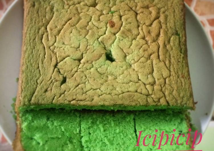 Bolu pandan (Sponge cake)