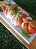 Tomate com mozarella e manjericão