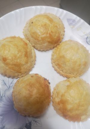 A picture of Chicken cheese patties.