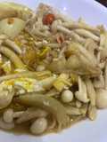 Tumis jamur salju dan enoki