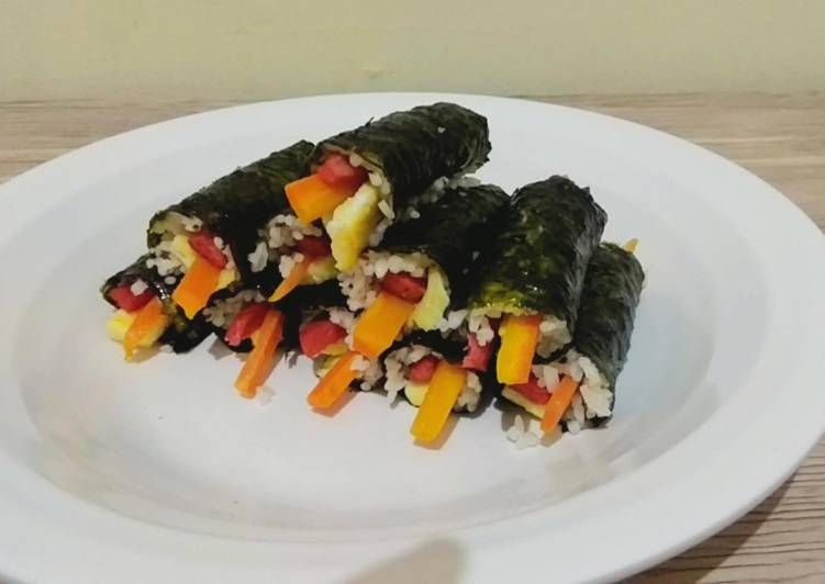 Mini Kimbap (Korean Rice Roll)