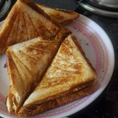 A picture of Malai Toast.