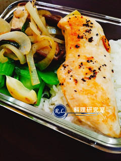 【一鍋到底】香煎雞胸便當 的食譜成品照片