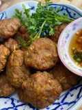 หมูก้อนทอด