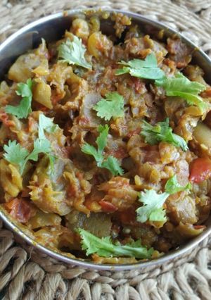 પંજાબી બૈગન ભરથા(punjabi baingan bhartha recipe in gujarati) રેસીપી મુખ્ય ફોટો