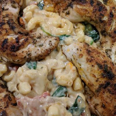 Tuscan Chicken Mac And Cheese (One Pot, Stove Top) - Cafe Delites