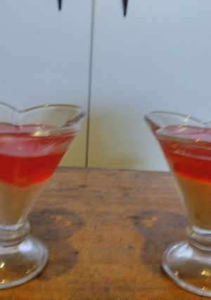 Una foto de Postre de jalea y crema cheesecake