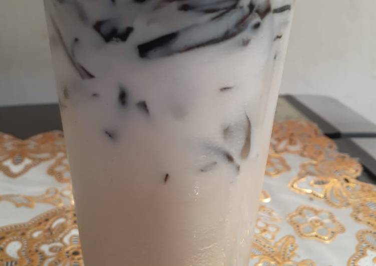 Cincau milk with brown sugar