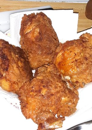 A picture of Southern fried chicken.