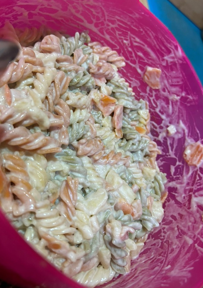 Una foto de Ensalada de pasta tropical