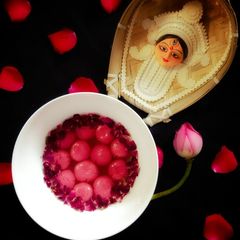 A picture of Rossogolla in Rose flavour.