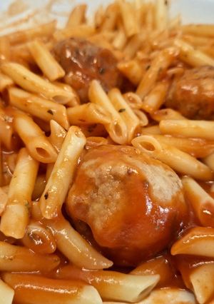 Una foto de Macarrones con albóndigas