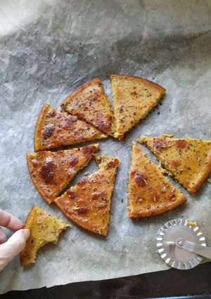 A picture of Italian gluten free oven-baked flatbread.