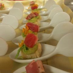 A picture of Spicy ahi avocado bites.
