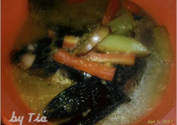 Bahan memasak Ikan Mas Bumbu Kuning yang enak