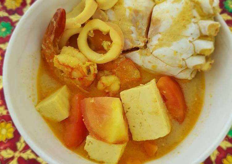 Cara Gampang Menyiapkan Simply tomyum seafood soup yang Bisa Manjain Lidah