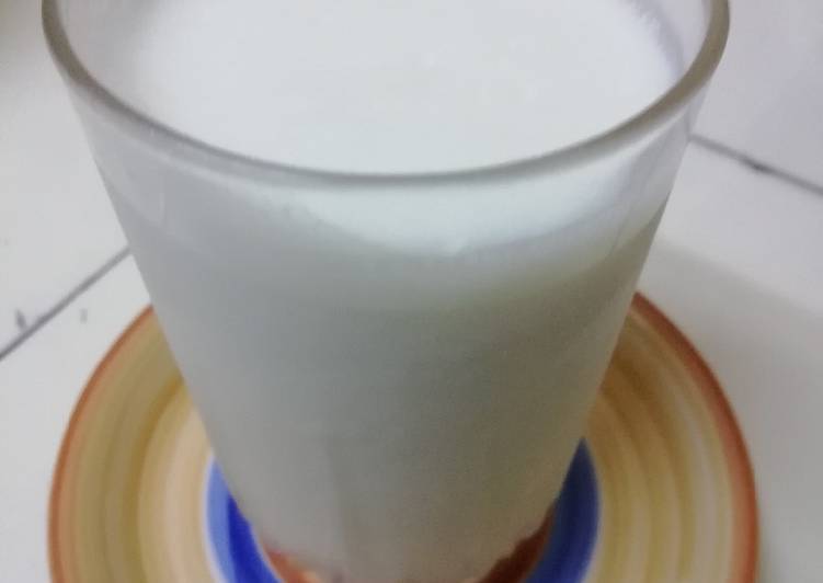How to Make Quick Banana, vanilla milk shake