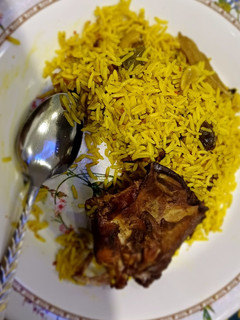 A picture of Mandi rice with fried chicken 😋🤤.