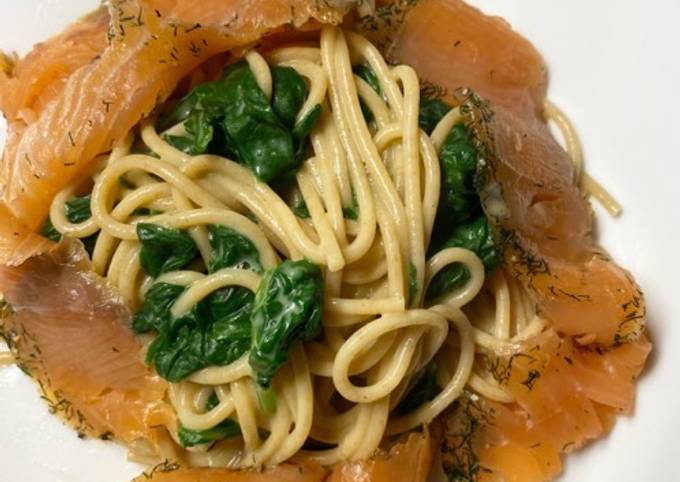 Creamy spaghetti with Smoked salmon