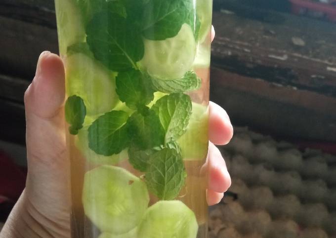 Resep Infused Water Timun Resep Infused Water Timun