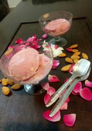 A picture of Rose and almond ice-cream.