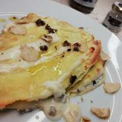 Foto di Crespelle ripiene di ricotta funghi e tartufo