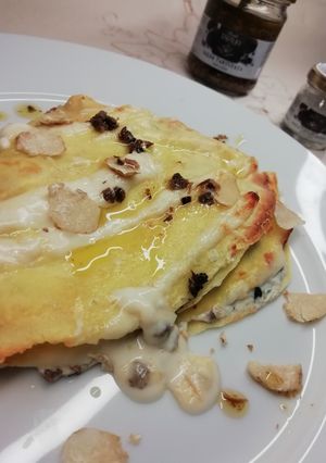Foto di Crespelle ripiene di ricotta funghi e tartufo