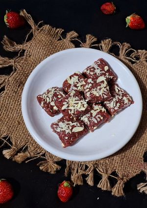 A picture of Strawberry Burfi.