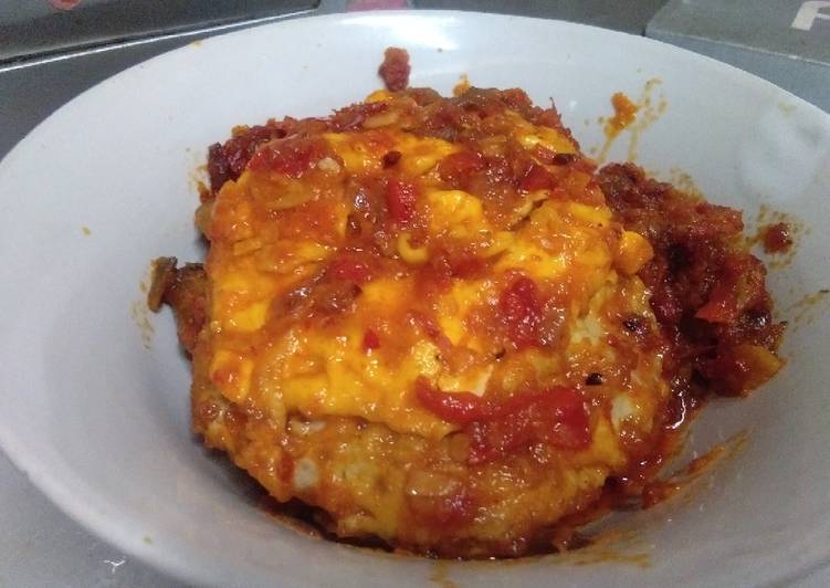 Telur ceplok balado