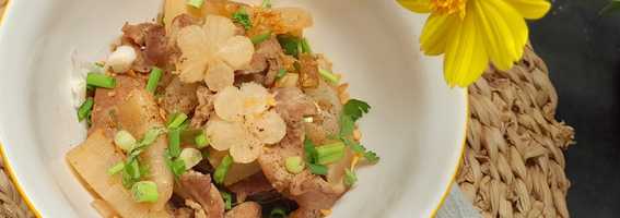 Thịt vai heo kho củ cải