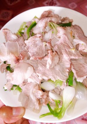 Hình của món Thịt heo chần hành.