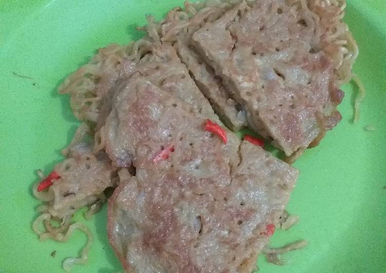 Langkah Mudah untuk Membuat Martabak mie goreng simpel Anti Gagal