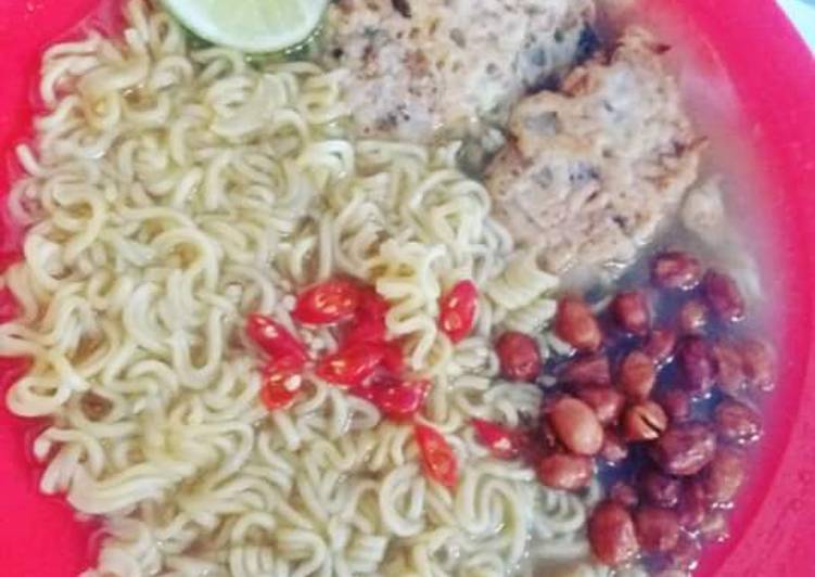 Mie kornet ikan