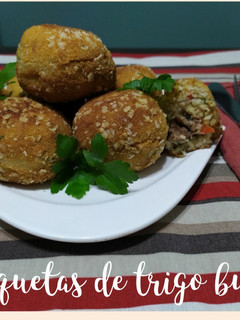 Una foto de Croquetas de trigo burgol, rellenas