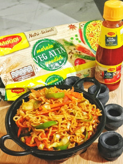 मैगी नूडल्स (Maggi noodles recipe in Hindi) रेसिपी मुख्य फोटो