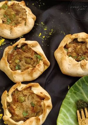 A picture of Samosa galette.