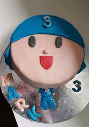 Joghurtos-túrós-epres Pocoyo torta szülinapra recept fotója