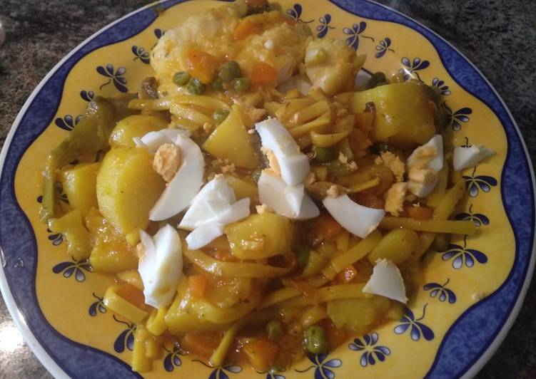 Bacalao con tallarines y verduras