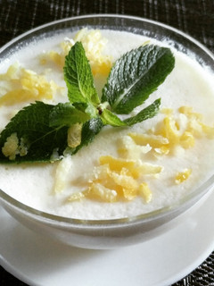 Una foto de Crema ligera de limón