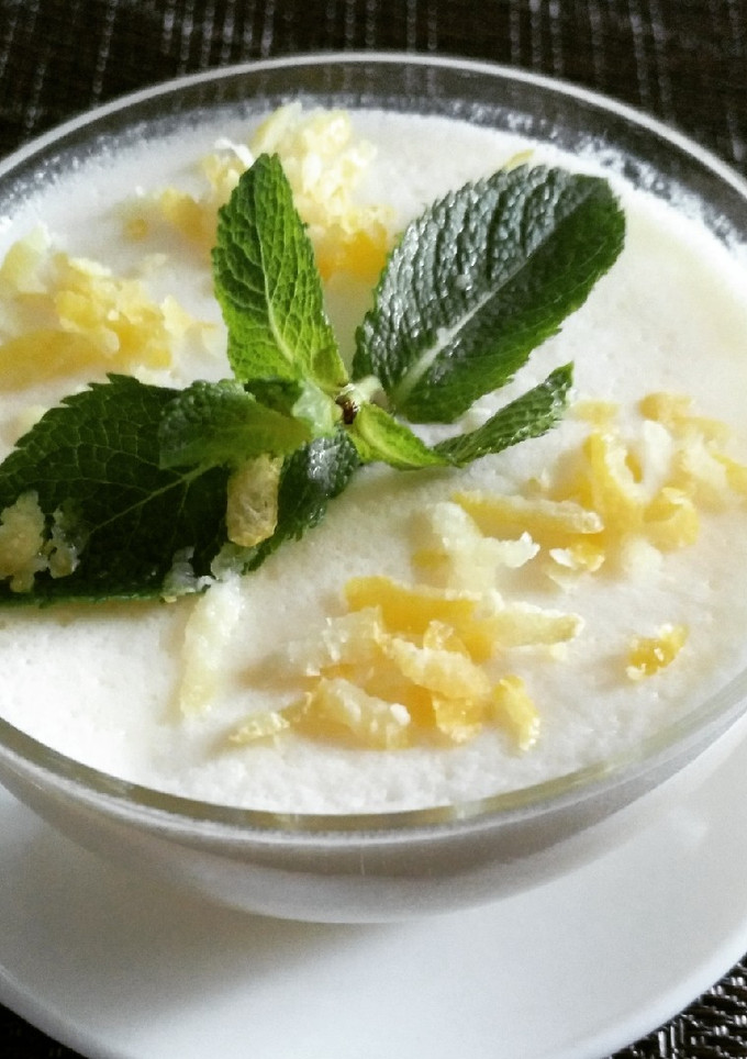 Una foto de Crema ligera de limón