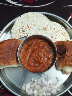 પાવભાજી (Pavbhaji Recipe In Gujarati) રેસીપી મુખ્ય ફોટો
