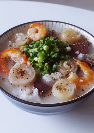 Hình của món CHÁO huyết-da heo cuộn.