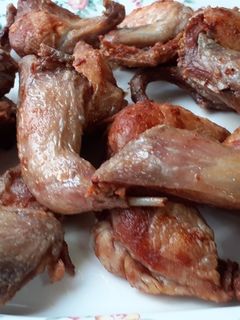Una foto de Codornices al ajillo
