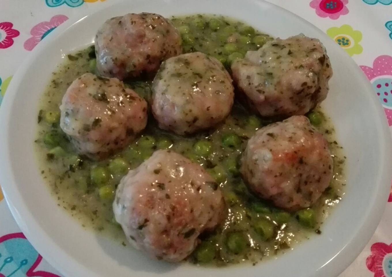 Albóndigas en salsa verde