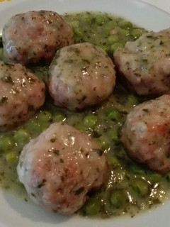 Una foto de Albóndigas en salsa verde