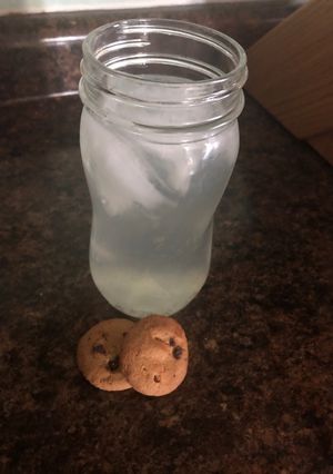 A picture of My amazing picnic lemonade.