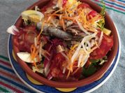 Una foto de ensalada de germinado de soya