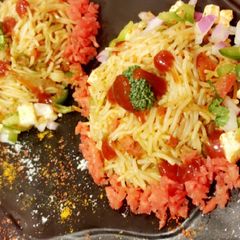A picture of Veg vermicelli cakes.